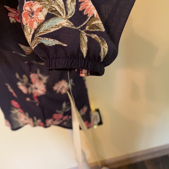 Rewind cold shoulder top - Picture 6 of 13